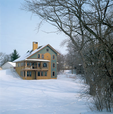 
“One of the things I try to do is to give a house a sense of integrity on all sides,” Susanka explains. “Most house backs are pretty atrocious looking. But to me, that’s this home’s best face.”
